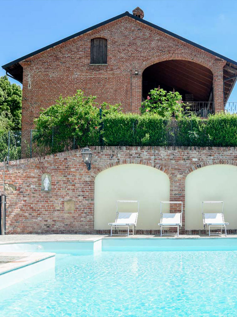 La nostra è una struttura a conduzione familiare: accogliamo con entusiasmo, ma chiediamo rispetto per gli ambienti e collaborazione durante il soggiorno.