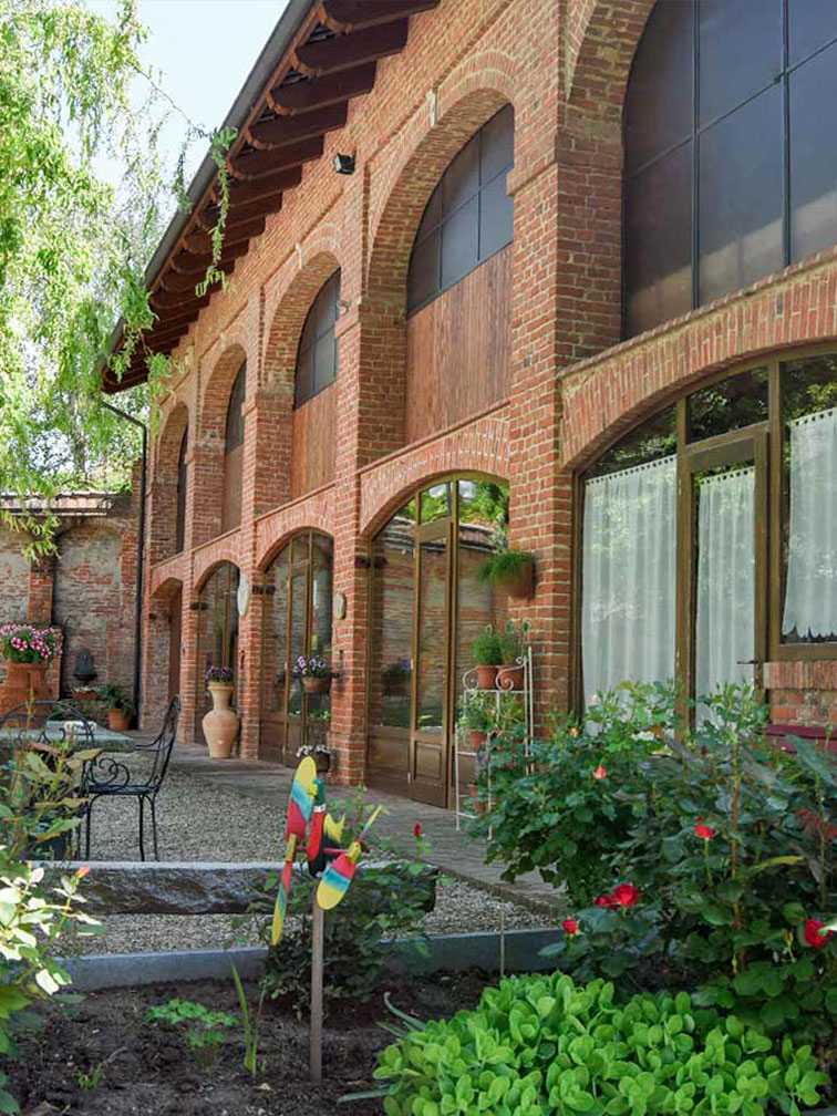 La nostra è una struttura a conduzione familiare: accogliamo con entusiasmo, ma chiediamo rispetto per gli ambienti e collaborazione durante il soggiorno.