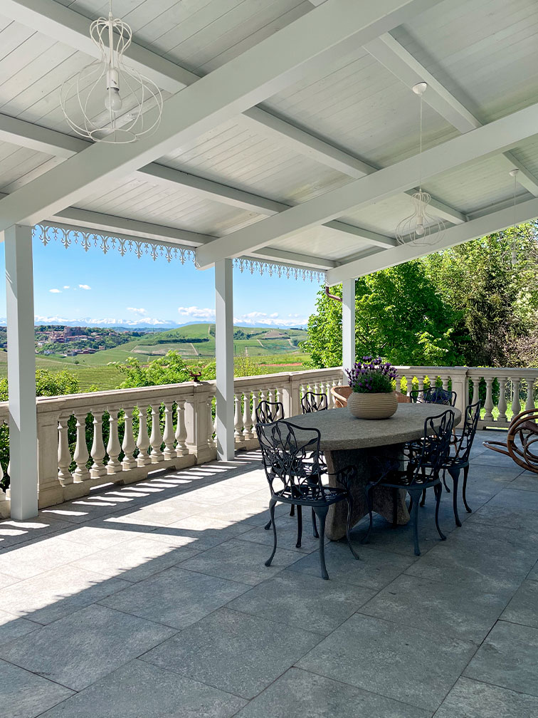 La nostra è una struttura a conduzione familiare: accogliamo con entusiasmo, ma chiediamo rispetto per gli ambienti e collaborazione durante il soggiorno.