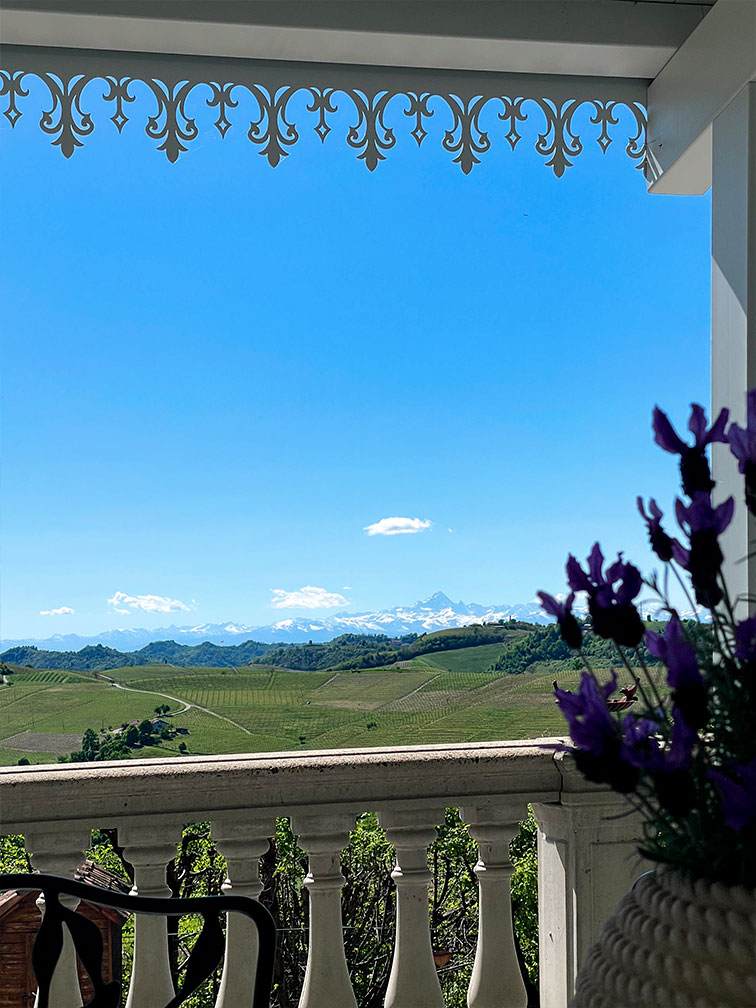 La nostra è una struttura a conduzione familiare: accogliamo con entusiasmo, ma chiediamo rispetto per gli ambienti e collaborazione durante il soggiorno.